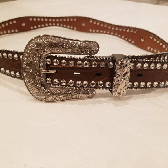Blazin Roxx Leather Scalloped Rhinestone Concho Belt - Picture 3 of 15